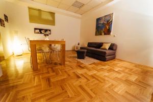 Atpūtas zona naktsmītnē Apartment Đakovo