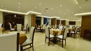 A restaurant or other place to eat at P Quattro Relax Hotel