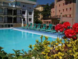 Swimmingpoolen hos eller tæt på Grand Hotel Ambasciatori Wellness & Spa