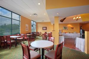 Days Inn by Wyndham Oromocto Conference Centre 레스토랑 또는 맛집