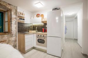 A kitchen or kitchenette at Villa Palace