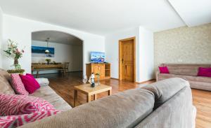 a living room with a couch and a table at Apparthotel AlpenChalet in Neukirchen am Großvenediger