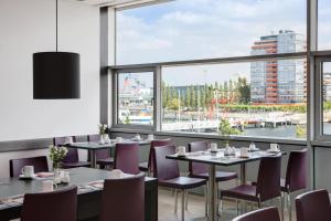 En restaurant eller et andet spisested på IntercityHotel Kiel