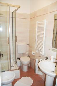 a bathroom with a toilet and a sink and a shower at B&B IL TABERNACOLO in Florence