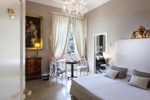 เตียงในห้องที่ Hotel Villa Taormina