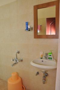 Un baño de Hotel New Amirtham inn