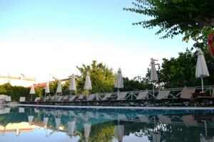 Swimming pool sa o malapit sa Saga Hotel