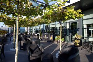 Um restaurante ou outro lugar para comer em Van der Valk Hotel Amersfoort-A1