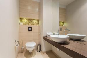 Kamar mandi di Platinum Residence