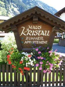 a sign for the krs kiriskal summer employment at Haus Kristall in Längenfeld