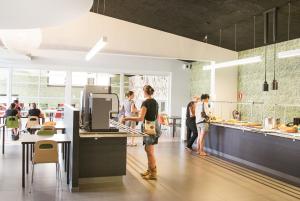 A kitchen or kitchenette at Hostel Europa