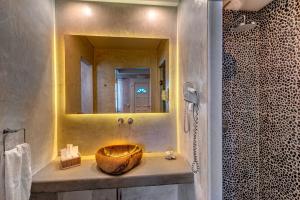 Nissaki Beach Hotel tesisinde bir banyo