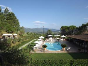 Piscina a La Fattoria-Hotel o a prop