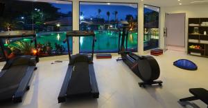 The fitness centre and/or fitness facilities at Angra Boutique Hotel