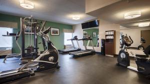 The fitness centre and/or fitness facilities at Best Western O'Hare/Elk Grove Hotel