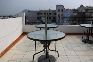 Uma varanda ou terraço em Mewar Avenue Guest House