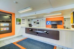 מטבח או מטבחון ב-Motel 6-Linthicum Heights, MD - BWI Airport