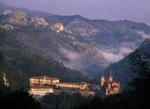 Peisaj natural din apropierea acestui hotel