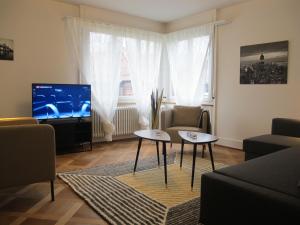 TV tai viihdekeskus majoituspaikassa Zurich Furnished Apartments