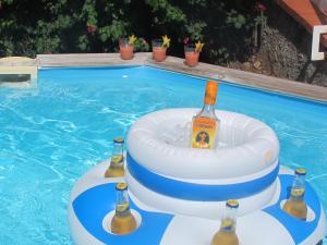 The swimming pool at or close to Coquette villa du Cap Est