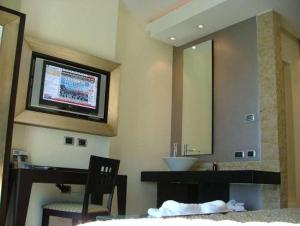 Televisi dan/atau pusat hiburan di Hotel La Lucertola