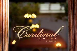 Cardinal Hotel في بالو ألتو: علامة في نافذة الفندق