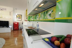 A cozinha ou kitchenette de White Dream Suites