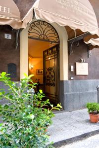 The facade or entrance of Hotel Manganelli Palace