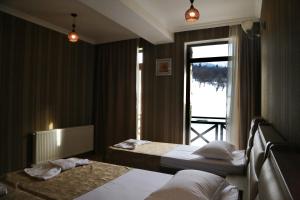 Letto o letti in una camera di Snow King Hotel