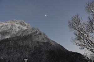 Vispārējs skats uz kalnu vai skats uz kalnu no viesu nama