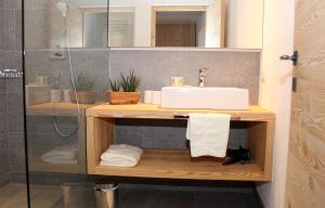 Un baño de Apartments Im Winkl