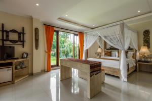 Кровать или кровати в номере Gefecon Villa Ubud