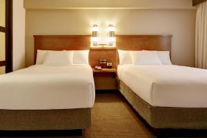 two beds in a hotel room next to each other at Hyatt Place Dallas/North Arlington/Grand Prairie in Arlington