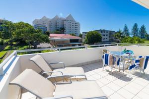 Un balcón o terraza en Beach Club Resort Mooloolaba