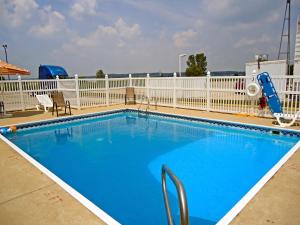 a large blue swimming pool with a slide at Motel 6-Dale, IN in Dale