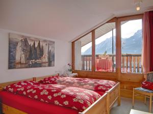 Llit o llits en una habitació de Poschiavo Suisse Hotel