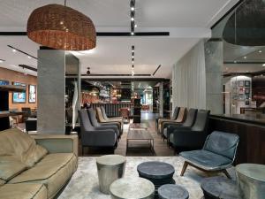 Seating area sa Sense Hotel Sofia, a Member of Design Hotels