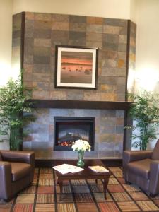 A seating area at Super 8 by Wyndham Windsor NS