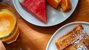 Makanan di atau berdekatan hotel