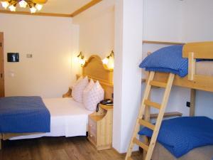 A bed or beds in a room at Chalet Degli Angeli