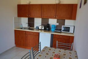 Dapur atau dapur kecil di Szabolcs Apartments