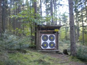 un capannone nel bosco con di Flackl - Wirt a Reichenau