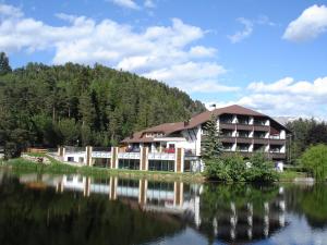 صورة لـ Hotel Am Wolfgrubenersee في سوبرابولسانو