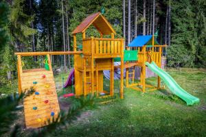 Zona de juegos para niños en Horský Hotel Kristína