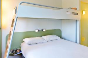 Cama ou camas em um quarto em Ibis budget Orléans Sud Comet