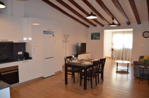 ApartSuits Tarragona Rambla Nova 24廚房或簡易廚房