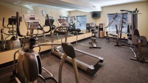 Gimnasio o equipamiento deportivo en Best Western Plus New Orleans Airport Hotel