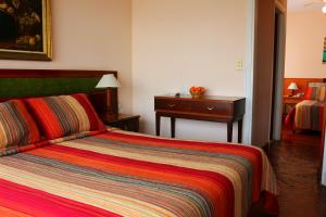 Uma cama ou camas num quarto em Hotel San Martin