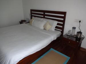 Una cama o camas en una habitación de Irinjalakuda House