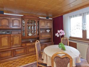 Dapur atau dapur kecil di holiday home in the Thuringian Forest with roof